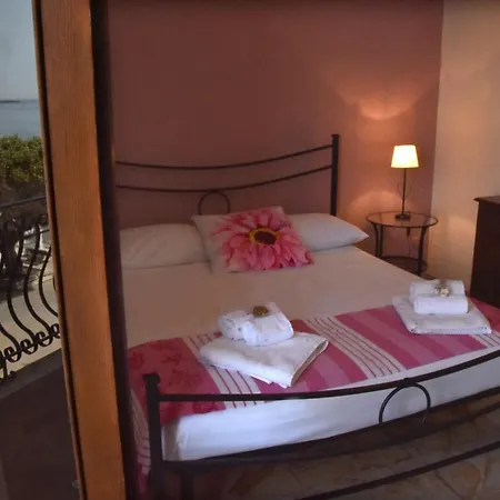 Plaza Apartment *