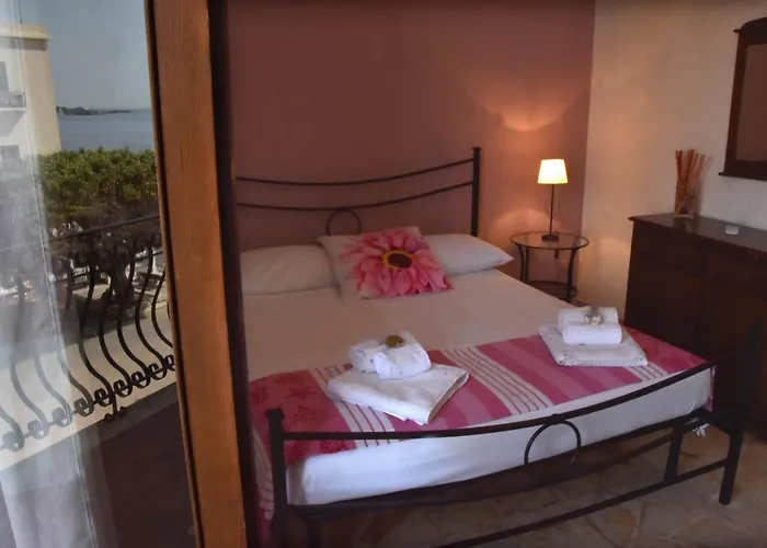 Plaza Apartment *
