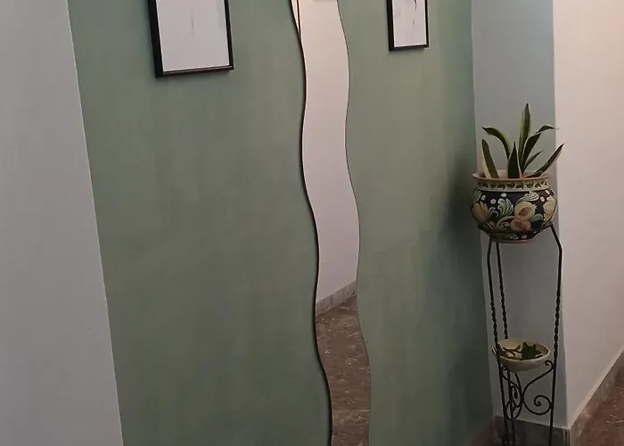 Plaza Apartment *