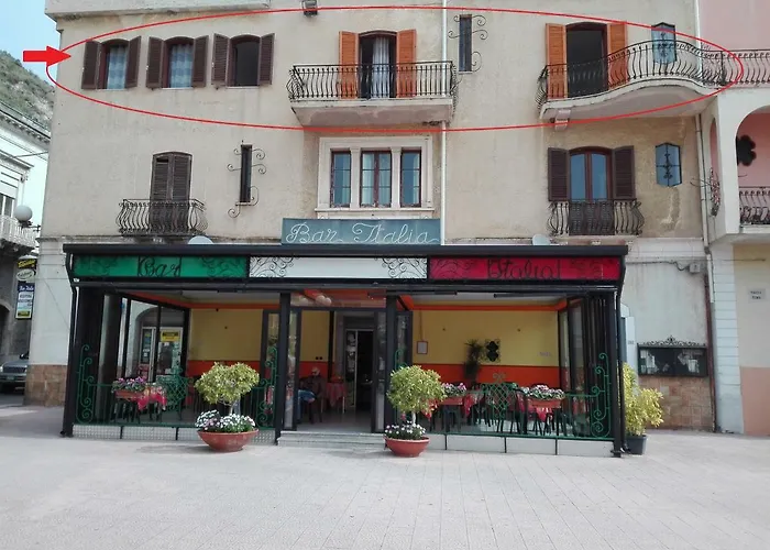 Plaza Apartment *